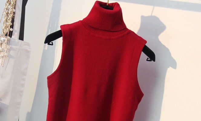 Женский свитер без рукавов: модные образы