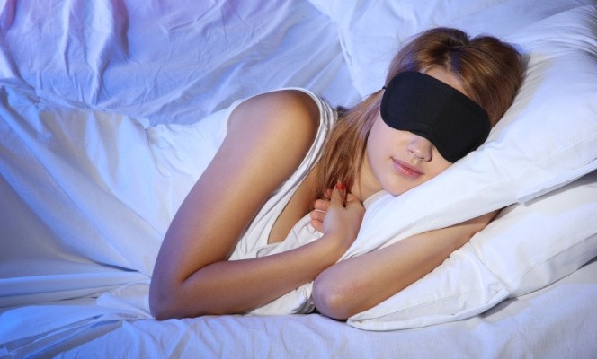 Почему спать нужно в темноте: причины и последствия